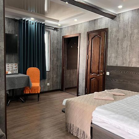 Salut Hotel บิชเคก ภายนอก รูปภาพ
