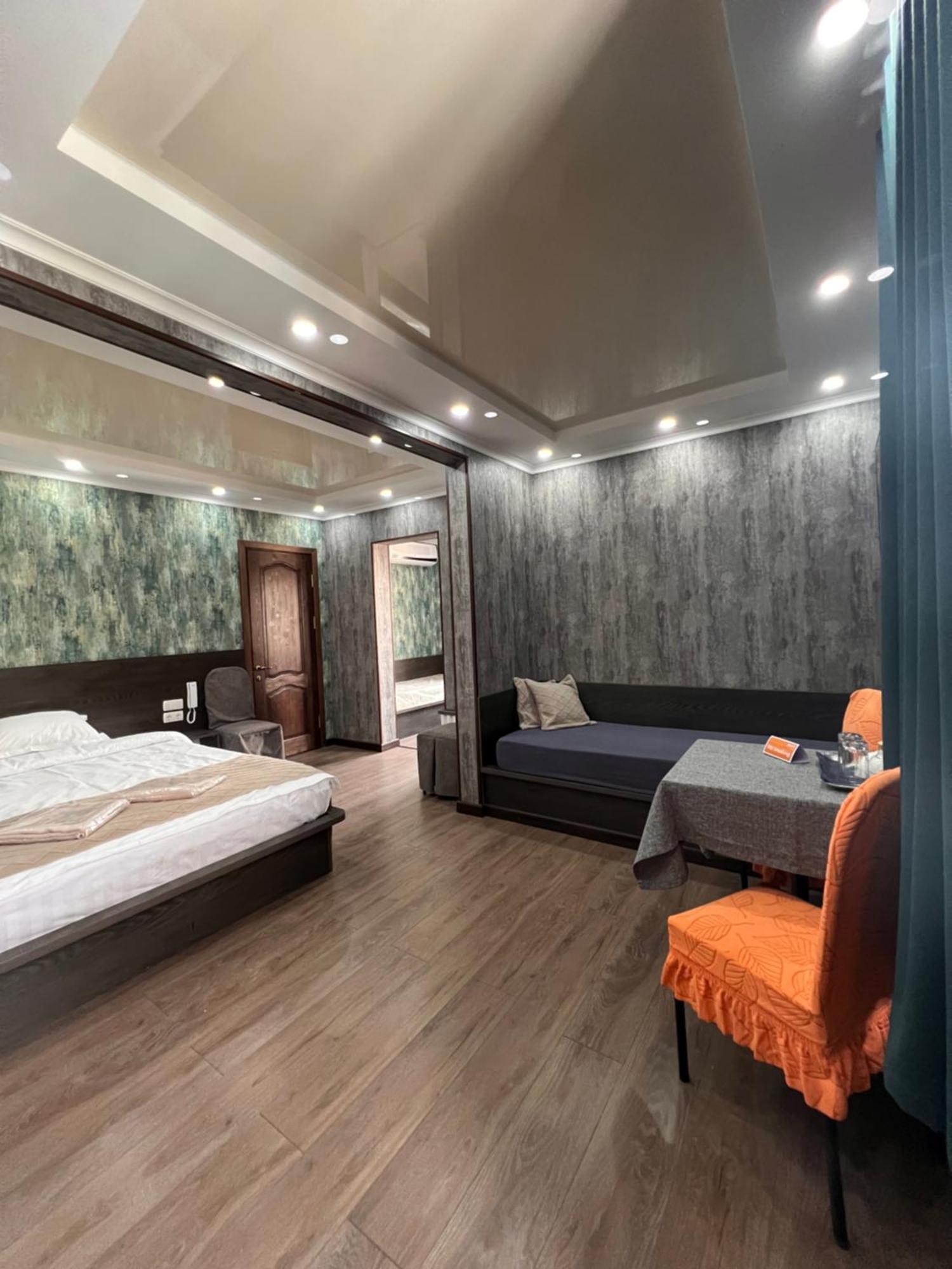 Salut Hotel บิชเคก ภายนอก รูปภาพ
